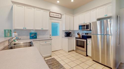 FD115 Spacious Home in Royal Sands, Shared Pool & Hot Tub, Golf Cart Included, Beach Boardwalk in Port Aransas, USA