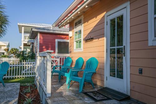 FD185 Unique Home with Custom Features and Built-Ins, Steps Away From Shared Pool, Boardwalk to Beach in Port Aransas, USA