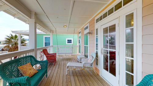 FD185 Unique Home with Custom Features and Built-Ins, Steps Away From Shared Pool, Boardwalk to Beach in Port Aransas, USA
