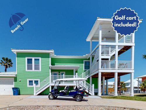 FD191 Spacious Home, 2 Shared Pools, Boardwalk, 3rd Level Eagles Nest and Golf Cart House in Port Aransas, USA