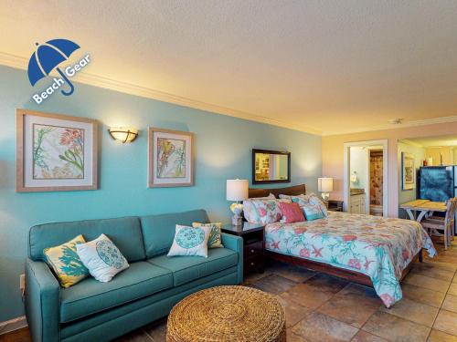 SB141 Efficiency Condo in Town, Near Beach, Shared Pool & Hot Tub