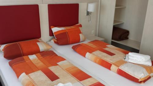 1 double bed