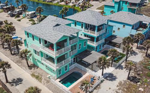 GUW101 Elegant 6BR Beachfront Home with a Private Pool, Boardwalk, Unobstructed Gulf Views in Port Aransas, USA
