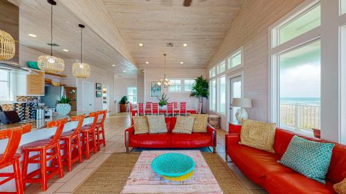 GUW101 Elegant 6BR Beachfront Home with a Private Pool, Boardwalk, Unobstructed Gulf Views in Port Aransas, USA