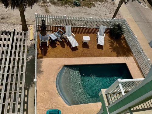 GUW101 Elegant 6BR Beachfront Home with a Private Pool, Boardwalk, Unobstructed Gulf Views in Port Aransas, USA