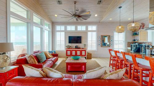 GUW101 Elegant 6BR Beachfront Home with a Private Pool, Boardwalk, Unobstructed Gulf Views in Port Aransas, USA