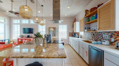 GUW101 Elegant 6BR Beachfront Home with a Private Pool, Boardwalk, Unobstructed Gulf Views in Port Aransas, USA