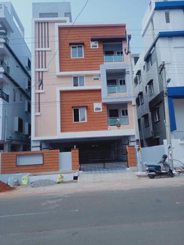 Furnished 3 BHK in Prime Location Near Arilova - 3rd Floor