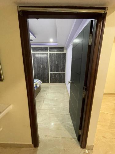Servostay Fully Furnished 3 BHK with Parking in Prime Area - 2nd Floor - image 5