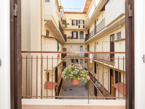 White Flat Termini 4