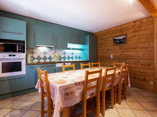 Appartement La Clusaz, 4 pièces, 8 personnes - FR-1-437-4