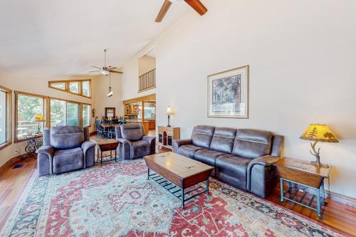 Lakeside Living in Lake Arrowhead, USA