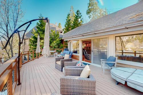 Lakeside Living in Lake Arrowhead, USA