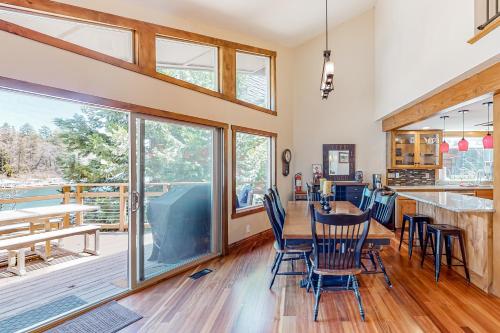 Lakeside Living in Lake Arrowhead, USA