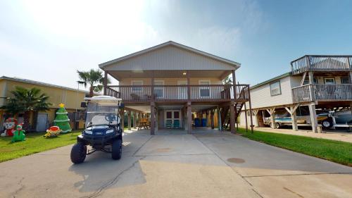 PC625 Remodeled Home, Close to Beach with Parking for Boat and Golf Cart Included