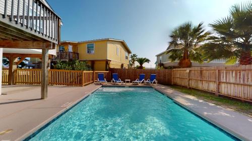 PC625 Remodeled Home, Close to Beach with Parking for Boat and Golf Cart Included