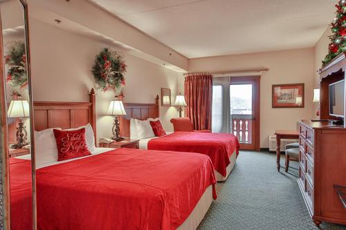 2 queen beds