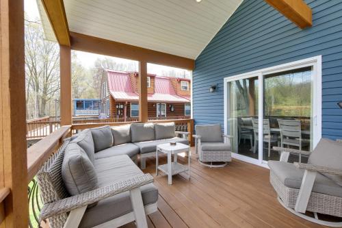 Waterfront Home on Lake Milton Dock, Hot Tub in Newton Falls