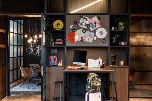 Lobby, Moxy Glasgow SEC in West End