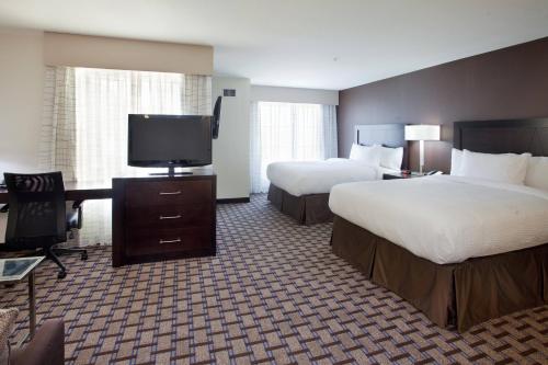 1 queen bed