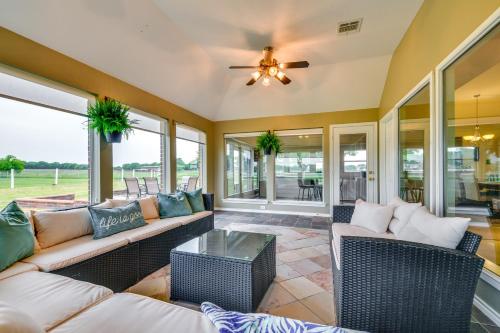 Pet-Friendly Waxahachie Vacation Home with Backyard! in Waxahachie, USA