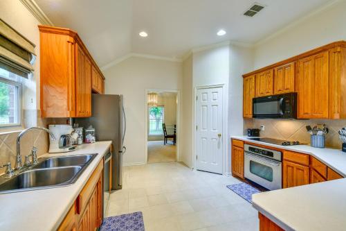 Pet-Friendly Waxahachie Vacation Home with Backyard! in Waxahachie, USA