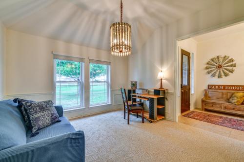 Pet-Friendly Waxahachie Vacation Home with Backyard! in Waxahachie, USA