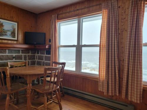 Létesítmények, Le petit chalet de pierres in Sainte-Luce (QC)