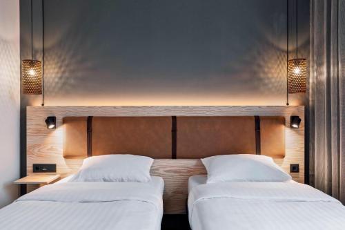 2 twin beds