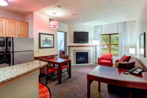 One-Bedroom King Suite with Sofa Bed and Fireplace