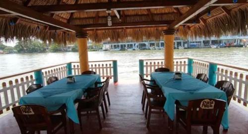 Hotel La Cueva del Pirata in Casitas, Mexico