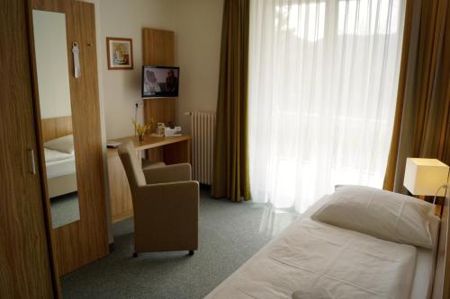 Akzent Hotel Am Burgholz Hotel Am Burgholz is conveniently located in the popular Tabarz area. The hotel offers a high standard of service and amenities to suit the individual needs of all travelers. Service-minded staff will