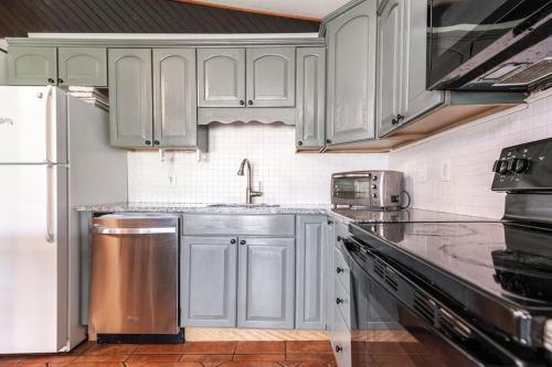 Waterfront Stagshead Lakehouse at Lake Arrowhead