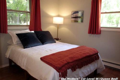 Waterfront Stagshead Lakehouse at Lake Arrowhead