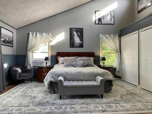 Waterfront Stagshead Lakehouse at Lake Arrowhead