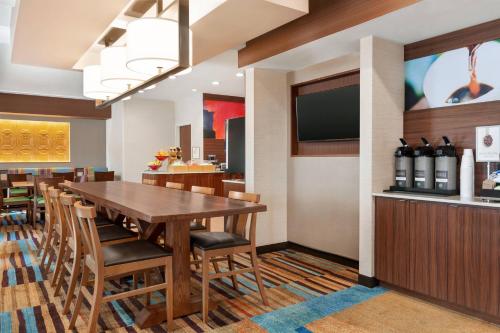 Fairfield Inn Roseville - image 14