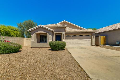5 Mi to Dtwn Gilbert Home with Pool and Patio
