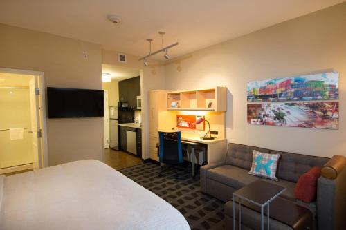 King Studio with Sofa Bed