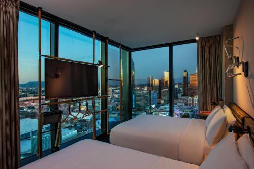 2 queen beds
