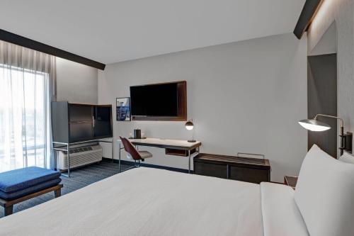 Courtyard by Marriott Hamilton - image 12
