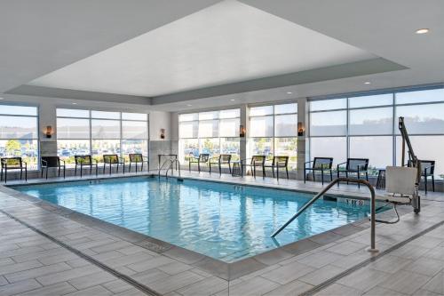 Courtyard by Marriott Hamilton - image 7