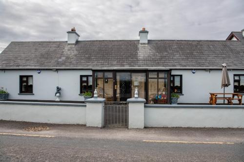 ทัศนียภาพภายนอกโรงแรม, Sheila's Cottage Ballyheigue in แบลลีไฮก์