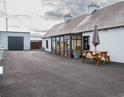 ทัศนียภาพภายนอกโรงแรม, Sheila's Cottage Ballyheigue in แบลลีไฮก์