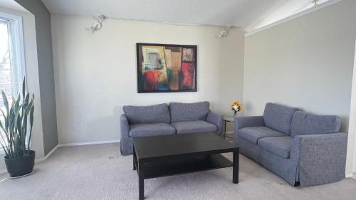 Private Rooms Close to Superstore & Londondery Mall For Men Only in Edmonton Centru oraş