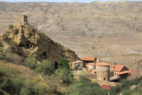 Tuvākā izklaides vieta, Oasis Club Cottages in Udabno