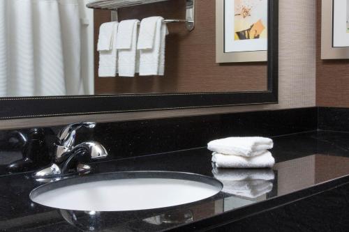 Fairfield Inn & Suites Peru - image 7