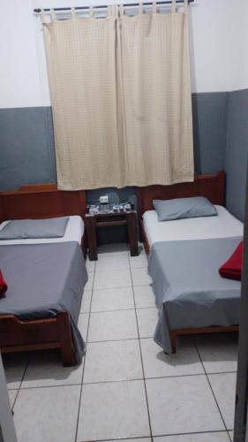 2 twin beds