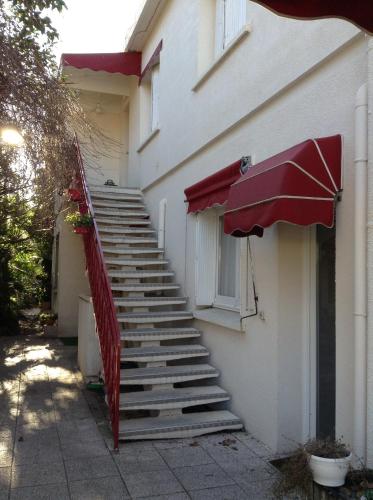 Entrance, Hotel les Troenes in Saint-Eloi
