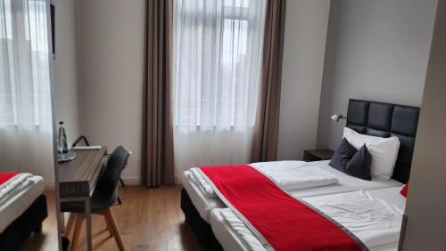 Gideon Hotel - image 9