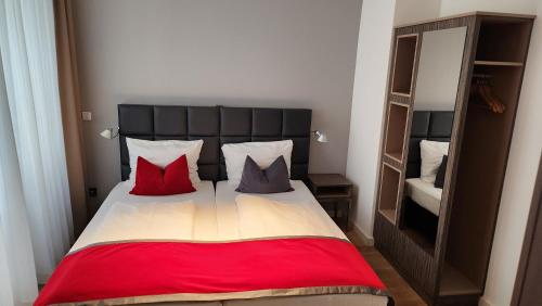 Gideon Hotel - image 4